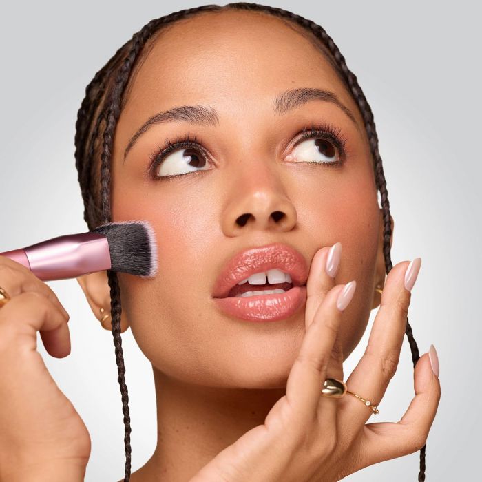 Cheek Hugging Contour Brush