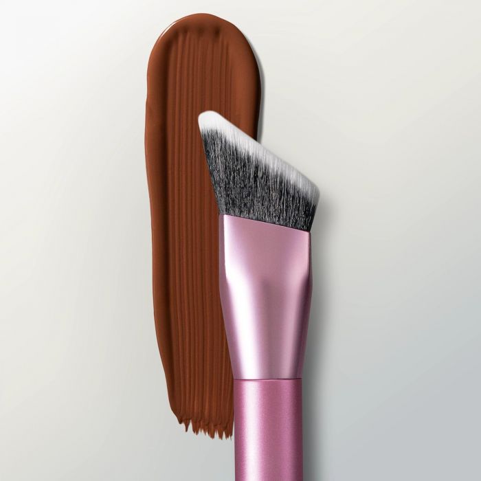Cheek Hugging Contour Brush
